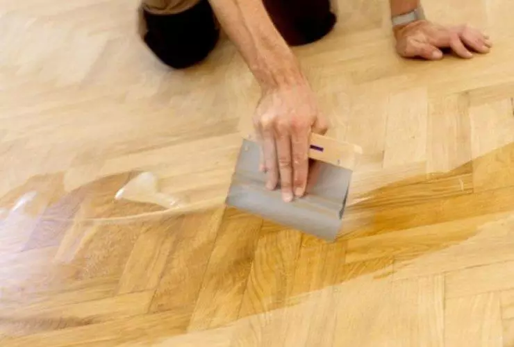 Trotoar untuk parket: Puttail dan runtuhan parket, bagaimana untuk meletakkan lantai, lacquer dan pertengkaran dengan tangan anda sendiri