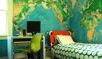 Tapety vo forme mapy sveta v miestnosti