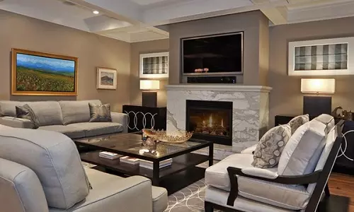 Ideas de diseño de sala de estar listo con chimenea y TV