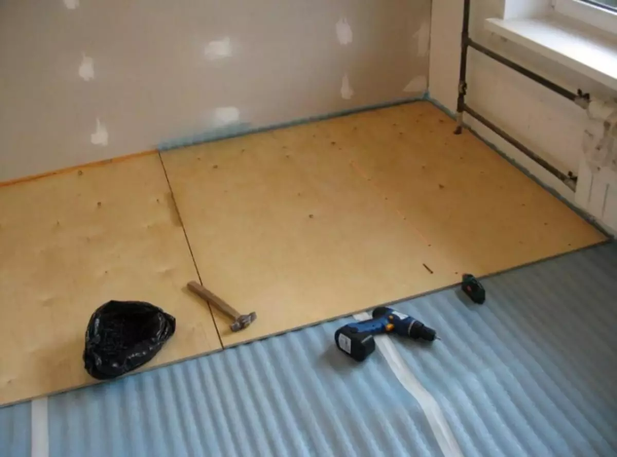 Вирівнювання підлоги фанерою: як вирівняти лаги старі, бетонна лати і дерев'яна стяжка за допомогою фанери