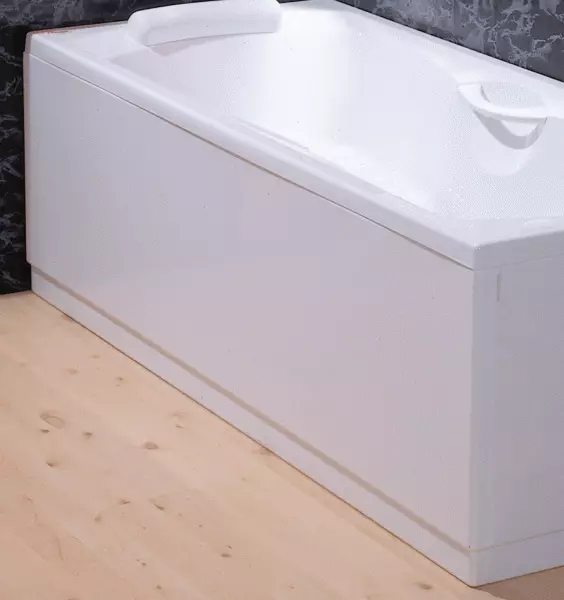 La pantalla debajo del baño es una solución elegante y efectiva.