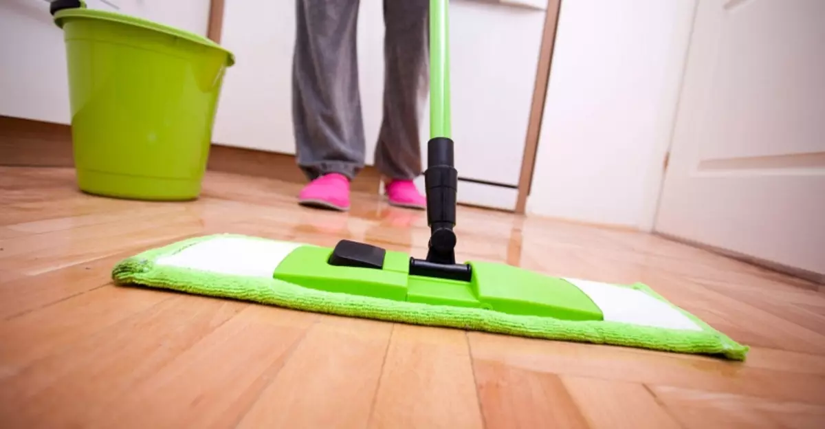 Kaip plauti parketą: grindys namuose, valymo agentas, kaip valyti natūralų medį