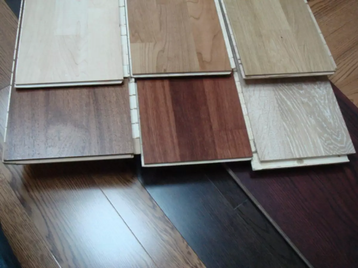 Parquet board o nakalamina: Mas mahusay na laminated tulad kasarian, kung paano pumili ng isang natural na puno, larawan at paghahambing