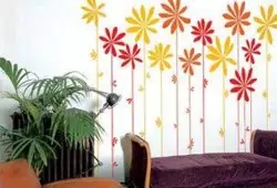Bunga di dinding: bunga lukisan dengan tangan mereka sendiri