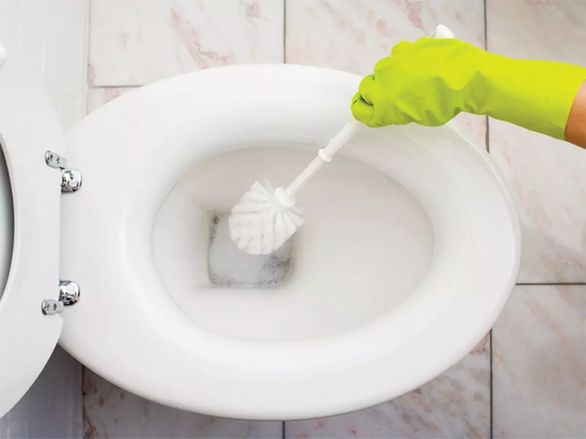 मूत्र पत्थर से शौचालय को कैसे साफ करें?