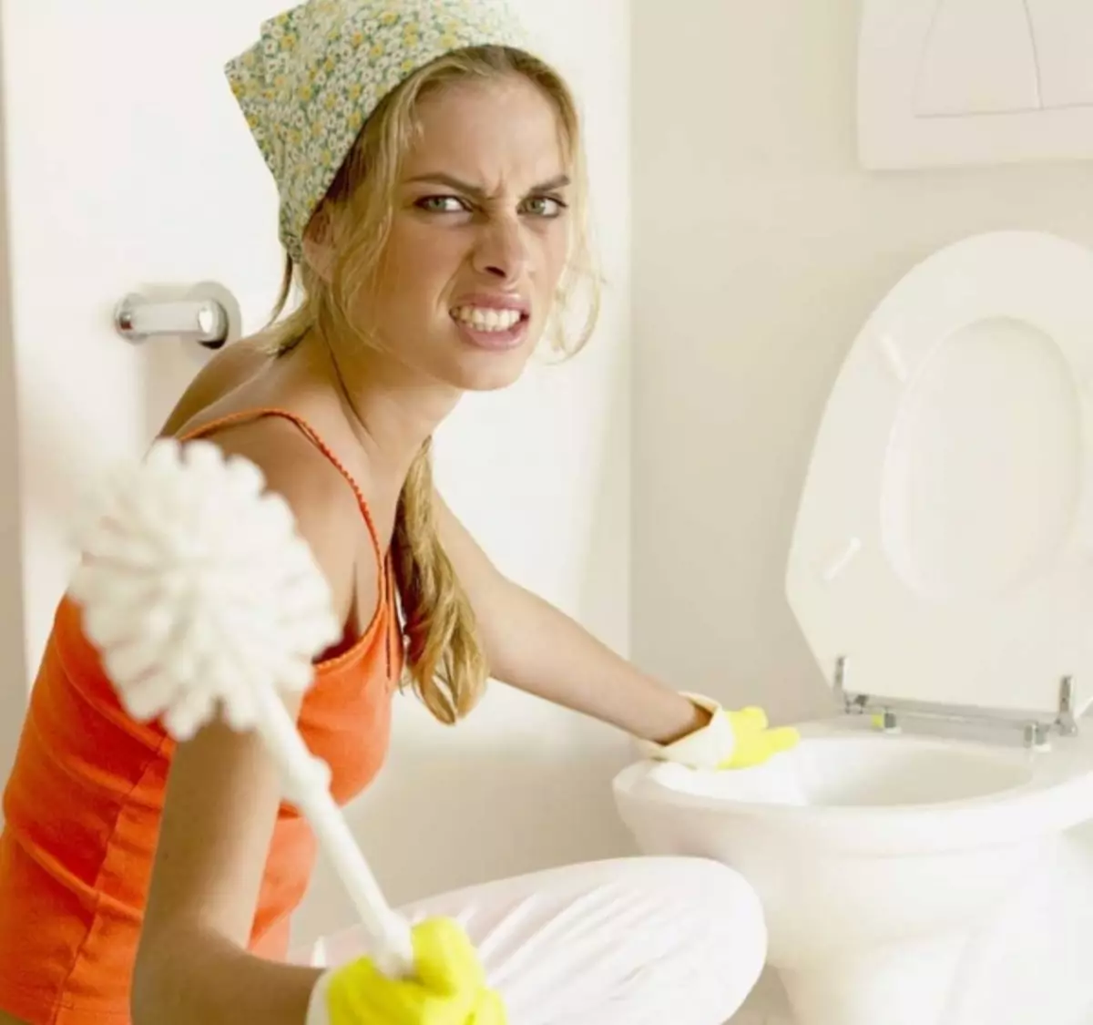 كيفية تنظيف المرحاض من الحجر البولي؟
