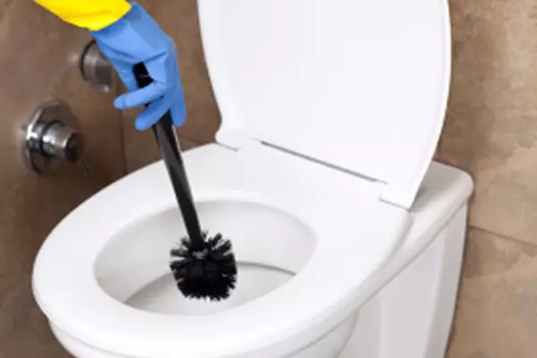 مراقبت توالت چگونه شستن و تمیز کردن توالت در خانه؟