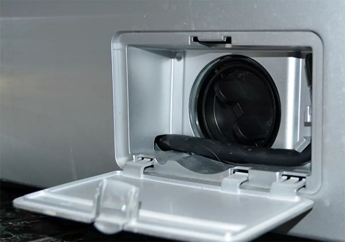 چرا ماشین لباسشویی آب را تخلیه نمی کند و چه کاری باید انجام دهد؟