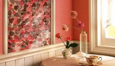 Tile under wallpaper: coatings combination ideas