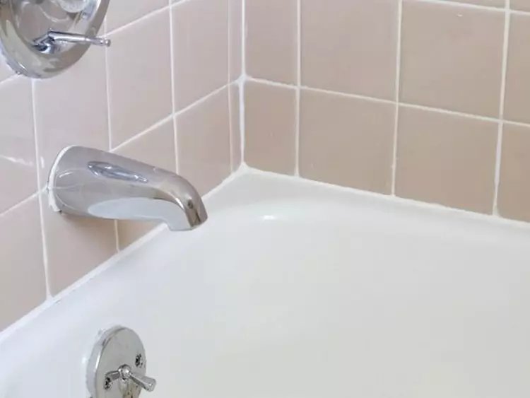 Bain d'étanchéité avec un mur