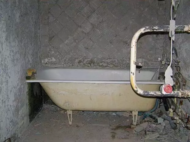 Khrushchevkaのバスルームの修理