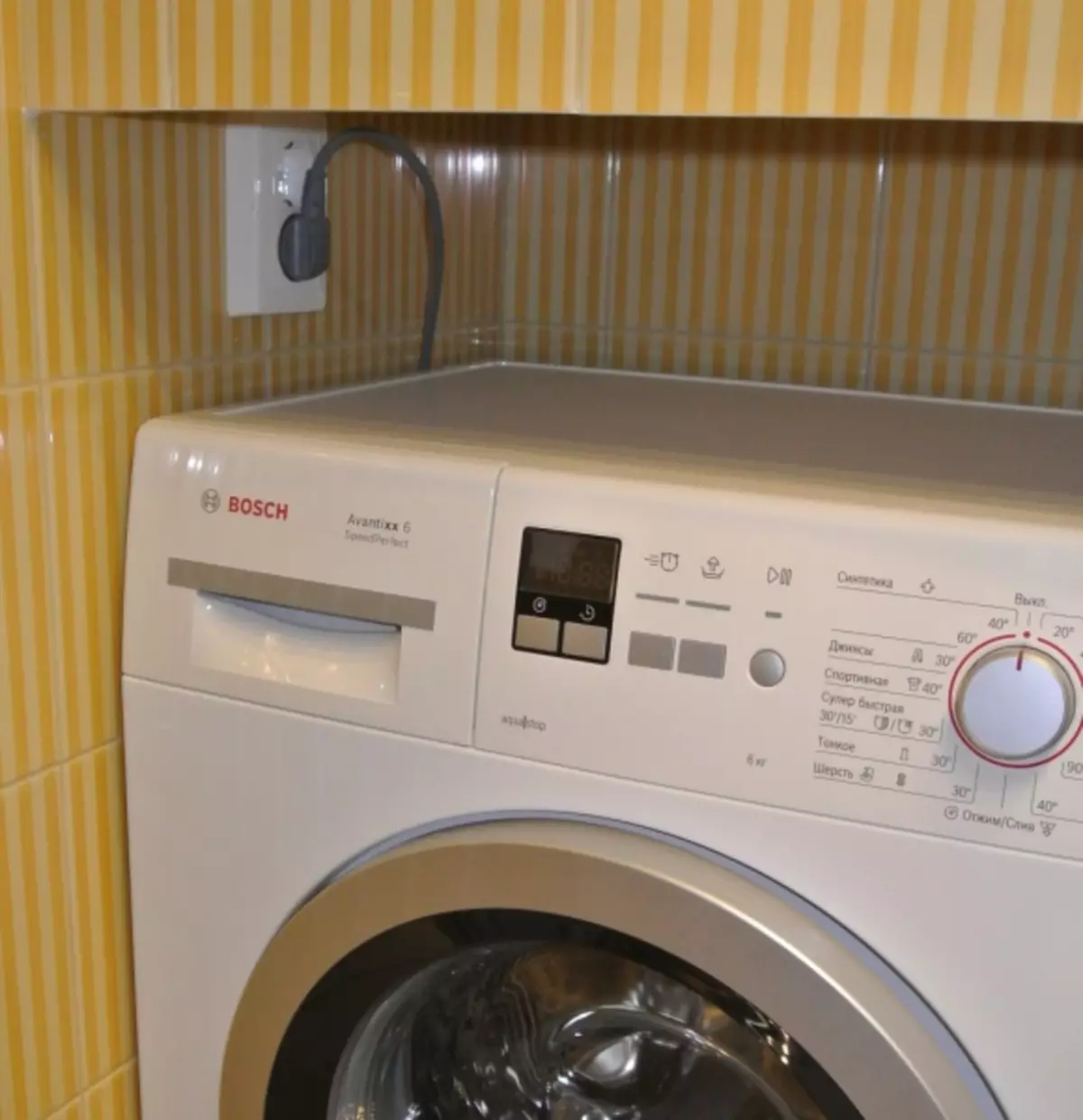 Installatie van de wasmachine: selectie van locatie en functies van de verbinding