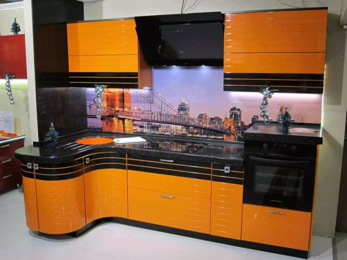 Plastikinės virtuvės plokštės: sienos skydelis su modeliu, kaip siūti virtuvę, plokščių lubas, apdaila, nuotrauka