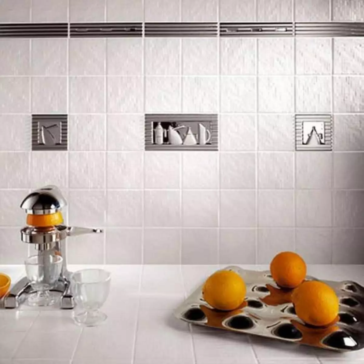 Piastrella bianca per la cucina: quale aspetto migliore, sotto mattoni, foto di grembiule, colore bianco nero, ceramica lucida, all'aperto, piastrelle, video