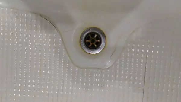 如何修复淋浴舱的托盘自己这样做