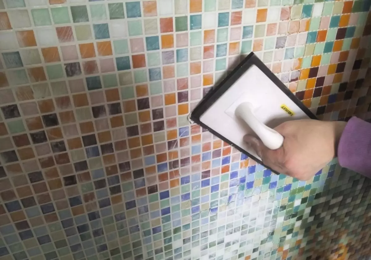 Hoe om 'n mosaïek te sit: stapel op die muur op die muur, sit en plak, papier basis en video
