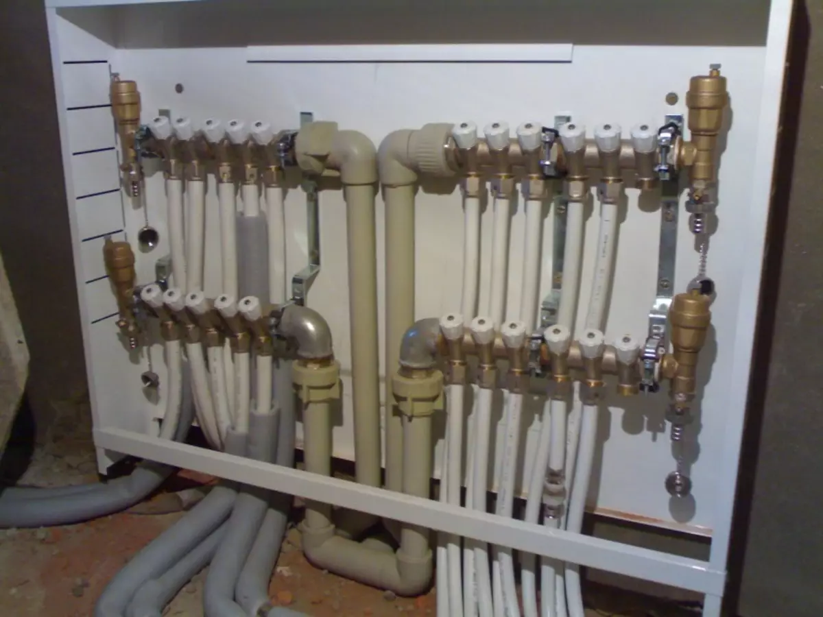 Wiring of pipes in the bathroom - Masters Tips