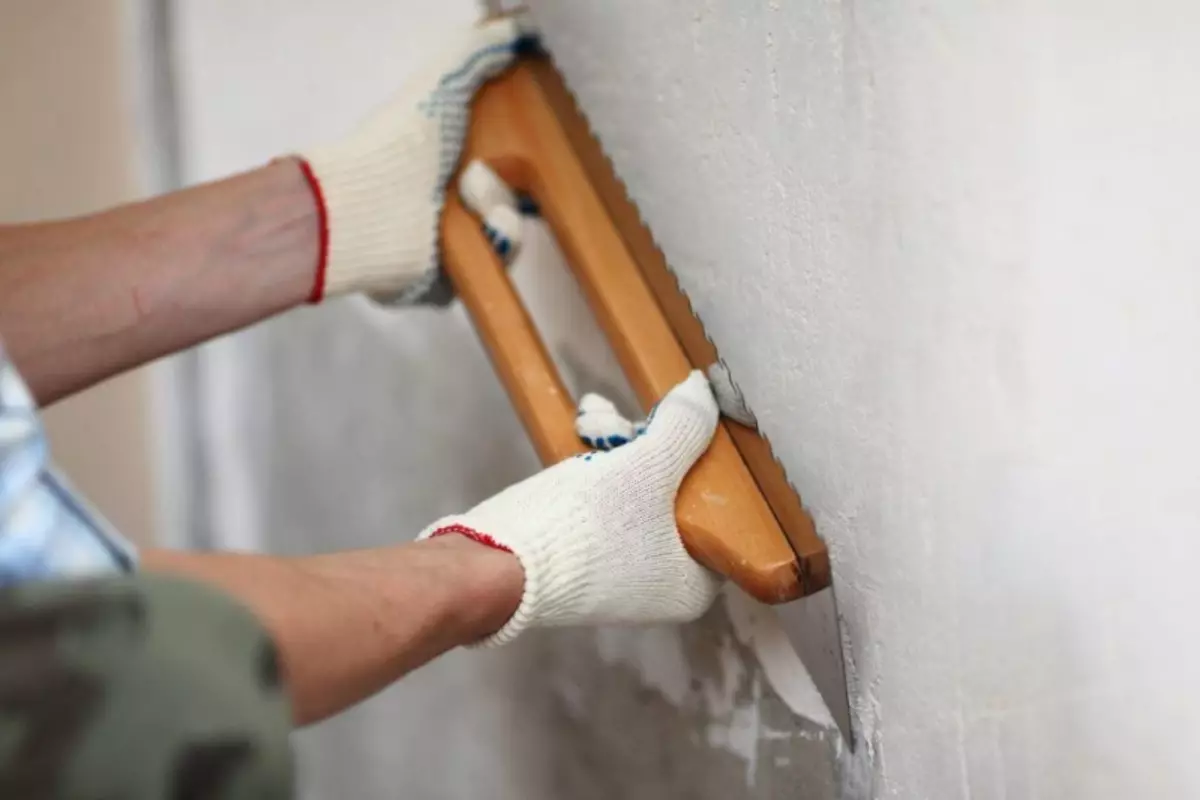 Cara Menyelaraskan Dinding Di Bawah Ubin: Persiapan dan Penyelarasan, Meletakkan Dan Apakah Memukul Permukaan Di Dapur