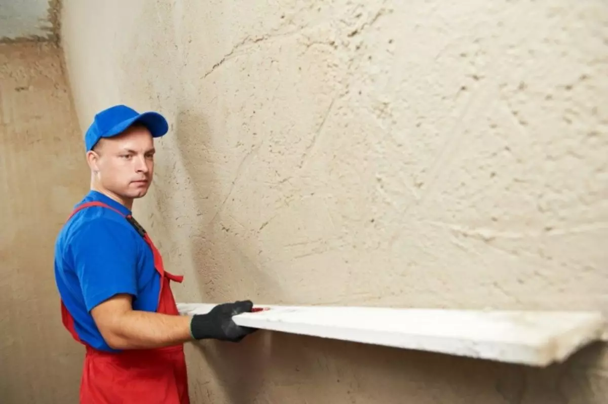 Як вирівняти стіну під плитку: підготовка і вирівнювання, укладання і чи потрібно штукатурити поверхню на кухні