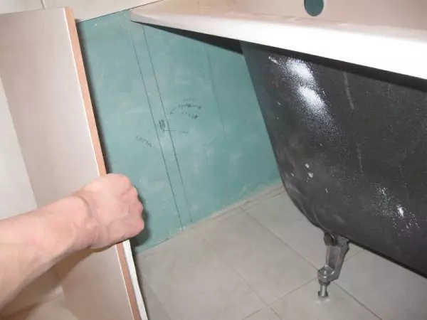 Làm thế nào để tạo một màn hình dưới bồn tắm gạch?
