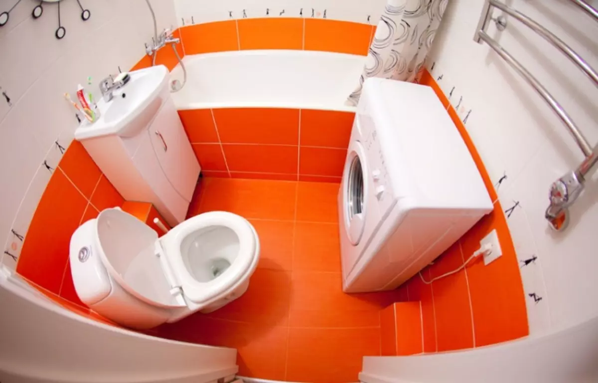 Ремонт ванной совмещенным туалетом хрущевка. Ванная с туалетом. Оранжевая ванная комната. Маленькая ванна с туалетом. Ванная с туалетом в хрущевке.