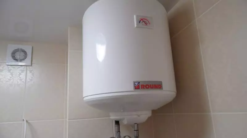 Si të instaloni një ngrohës uji rrjedh në banjo
