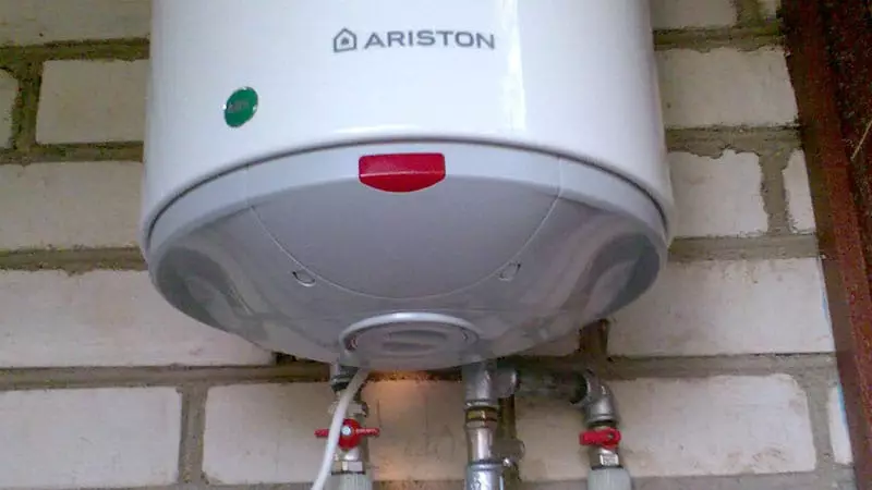 Wéi drain d'Waasser aus dem Boiler ze verrënken: Videoinstruktioun