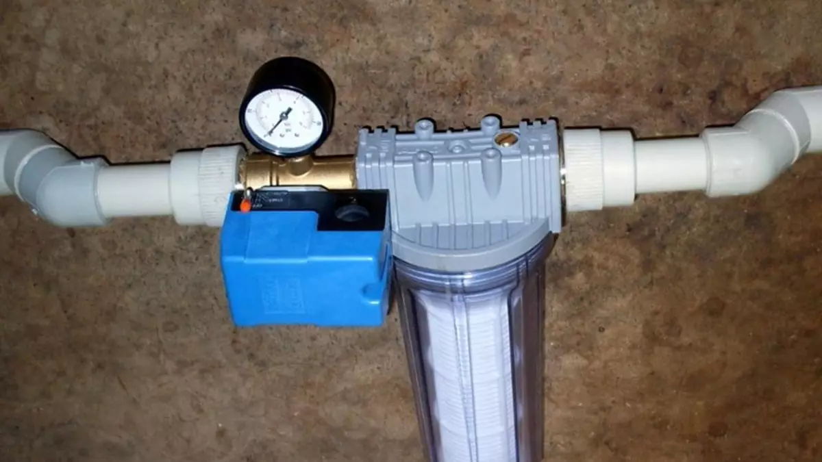 Установка фильтров воды своими руками. Фильтр отстойник для воды для водопровода. Фильтр для системы отопления. Фильтр очистки отопления. Фильтры для воды в частный дом.