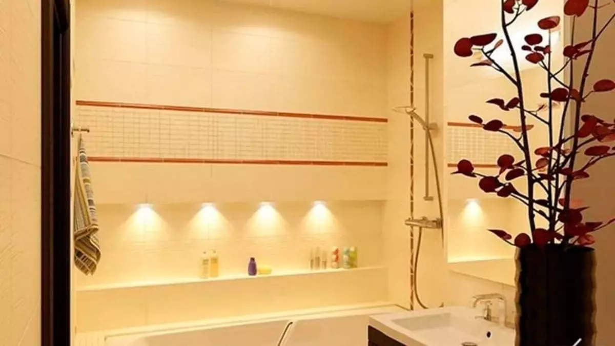 Niche kylpyhuoneessa: valokuvakokoonpanon hyllyjä kipsilevystä
