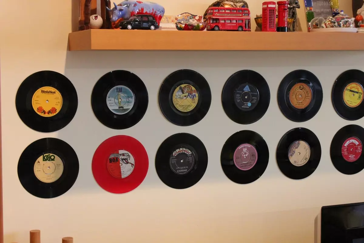 7 interior upgrades that can be made of old vinyl records