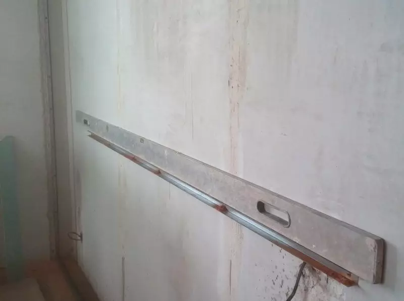 Heb je een niche nodig in de badkamer en hoe je het van Drywall kunt maken?