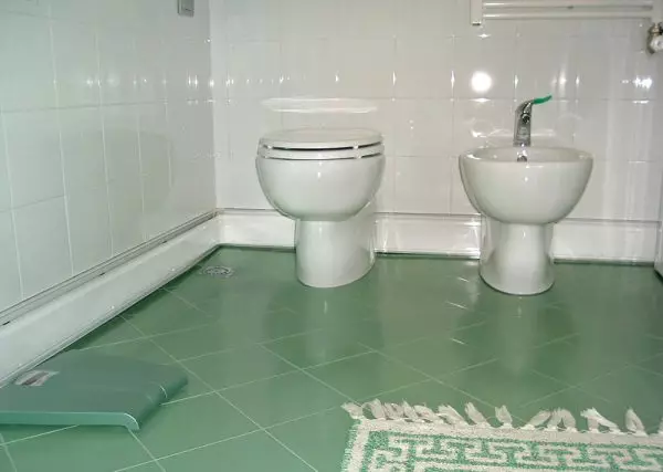 Comment choisir et coller le socle dans la salle de bain au sol