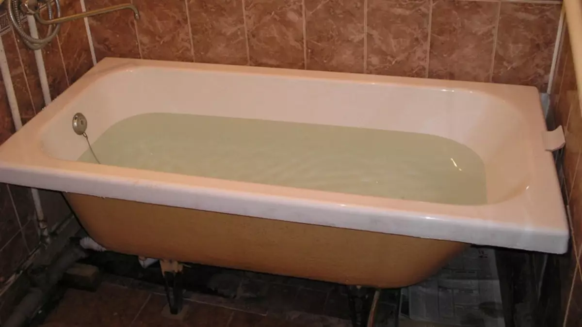 Reparación de baño debajo del baño: ¿Necesito poner un azulejo?