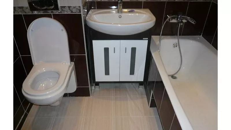 Pagkumpuni sa banyo na sinamahan ng toilet: pagtuturo ng larawan
