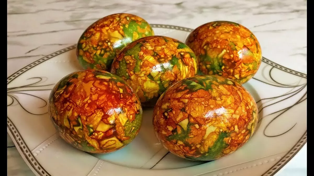 Mënyrat më interesante për të dekoruar vezët për Pashkë