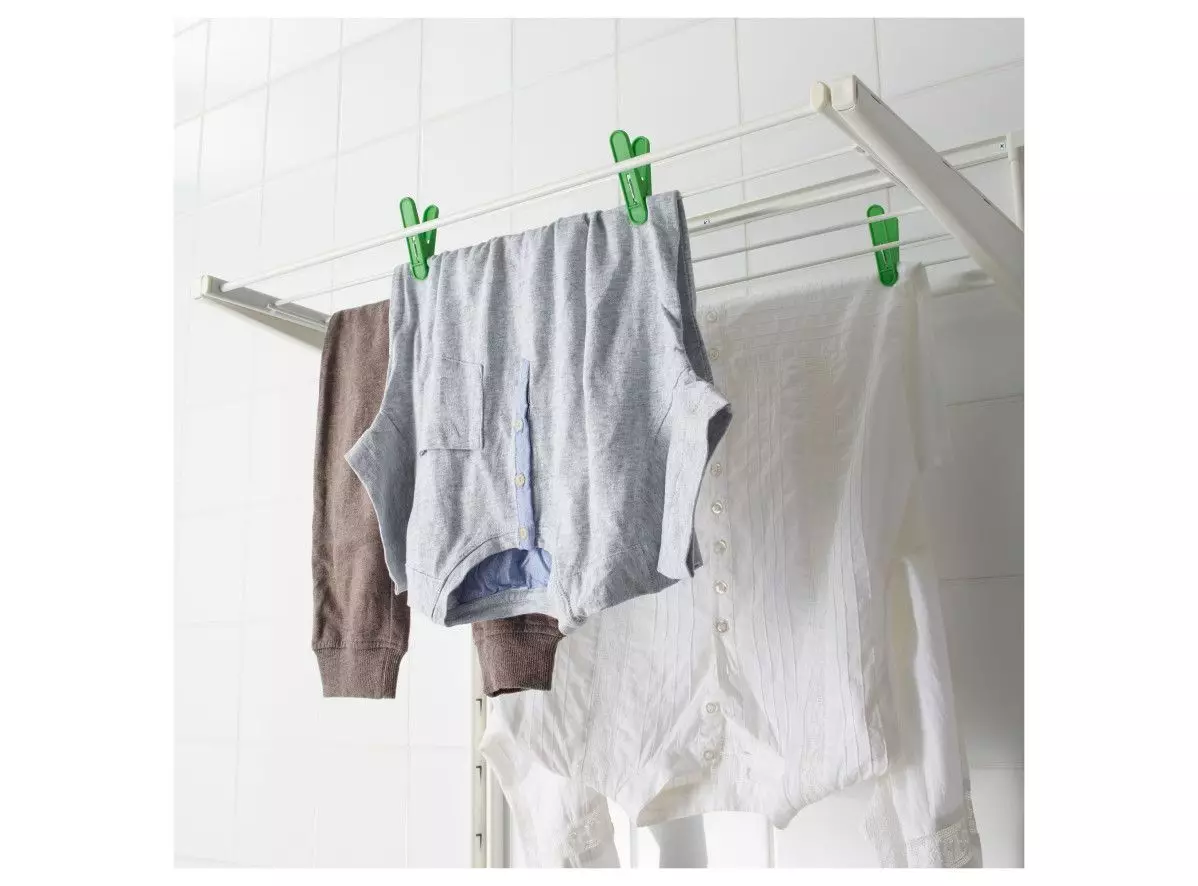Onde secar a roupa interior no apartamento moi ben? [5 solucións non estándar]