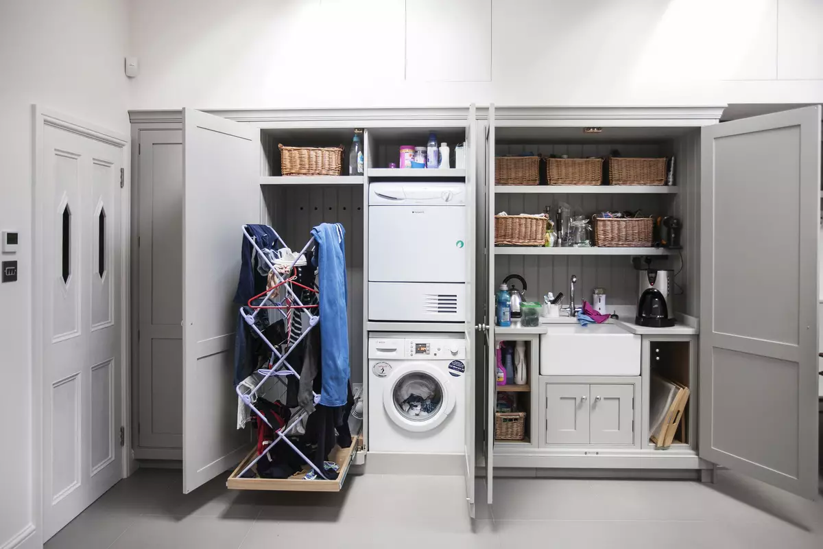 Onde secar a roupa interior no apartamento moi ben? [5 solucións non estándar]