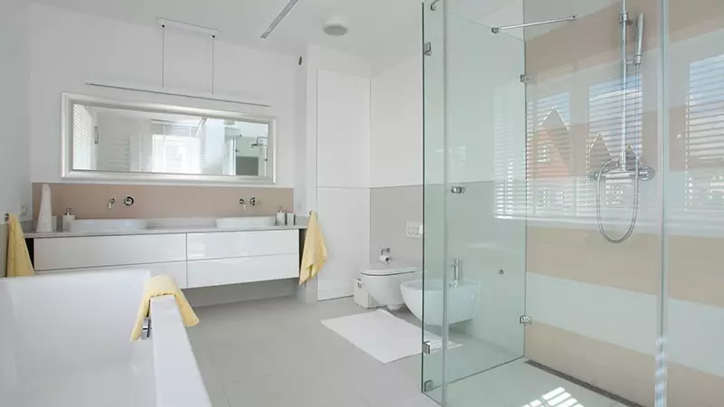 Finition de la salle de bain avec panneaux de plastique: instruction photo