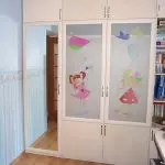 Garderobe i barnas rom - hva skal jeg velge? 100 bilder av vakre modeller i det indre av et barnehage.