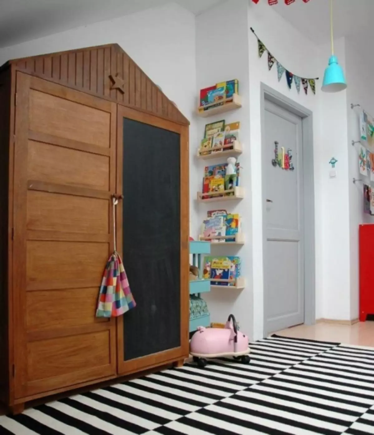 Wardrobe in the children's room - what to choose? 100 photos of beautiful models in the interior of a nursery.