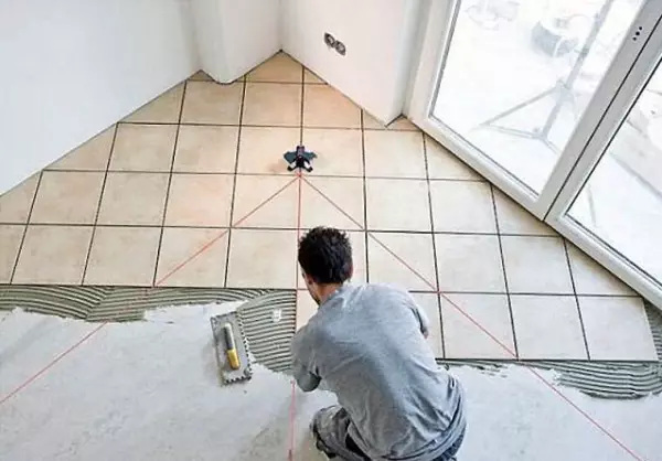 Ako dať dlaždice na podlahe v kúpeľni - kladenie