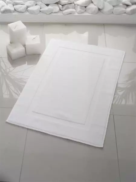Kā izvēlēties labāko vannas istabas paklāju