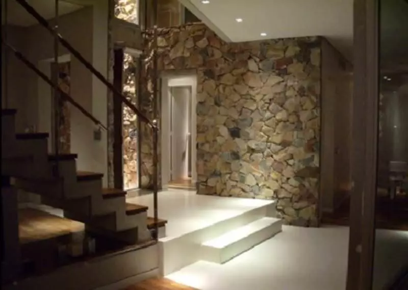 Довършителен коридор с декоративен камък и тапет Снимка: Тапет за камък, тухли, видео