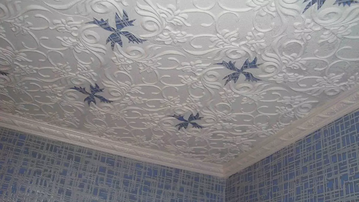 Polystyrene ceiling tile isina seams: Photo Kuisa Mirayiridzo