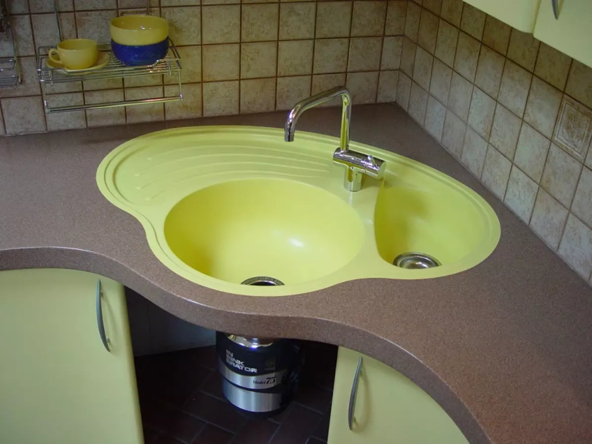 Vask på kjøkkenet: 5 uvanlige dekorasjoner
