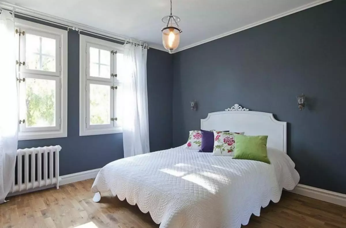 灰色の壁紙：インテリアの写真、花、軽い積層、白い背景、青い家具、結合、ソファ、ビデオと壁に適した色