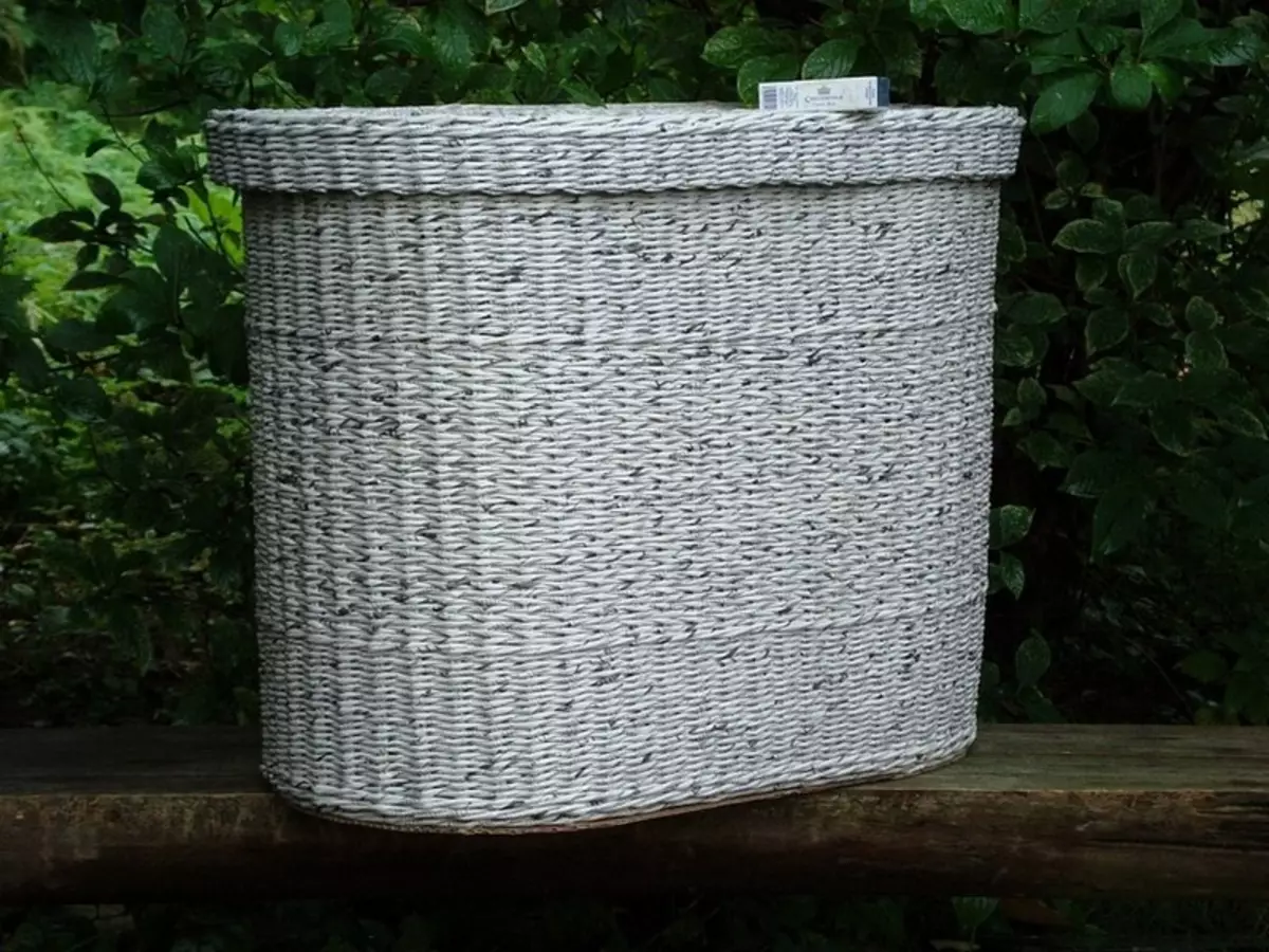 Basket for linen from newspaper tubes