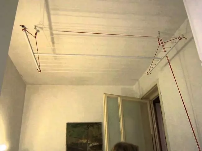 Plafond wasdrogers in de badkamer
