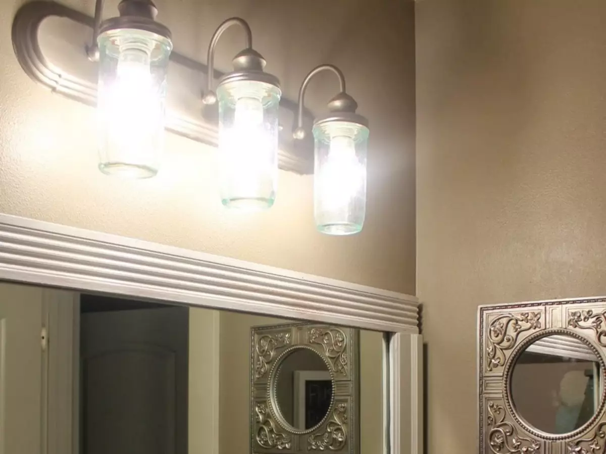 浴室的壁燈