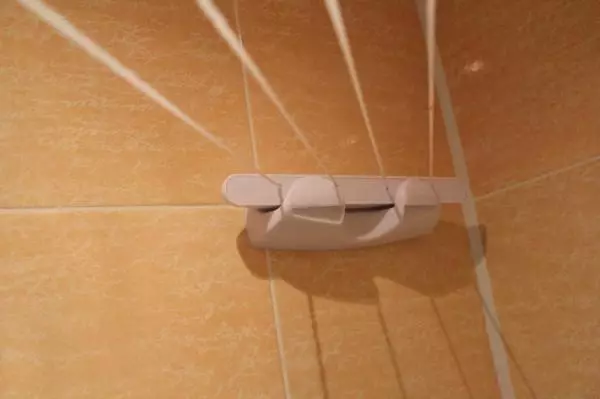 Secador de baño montado en parede